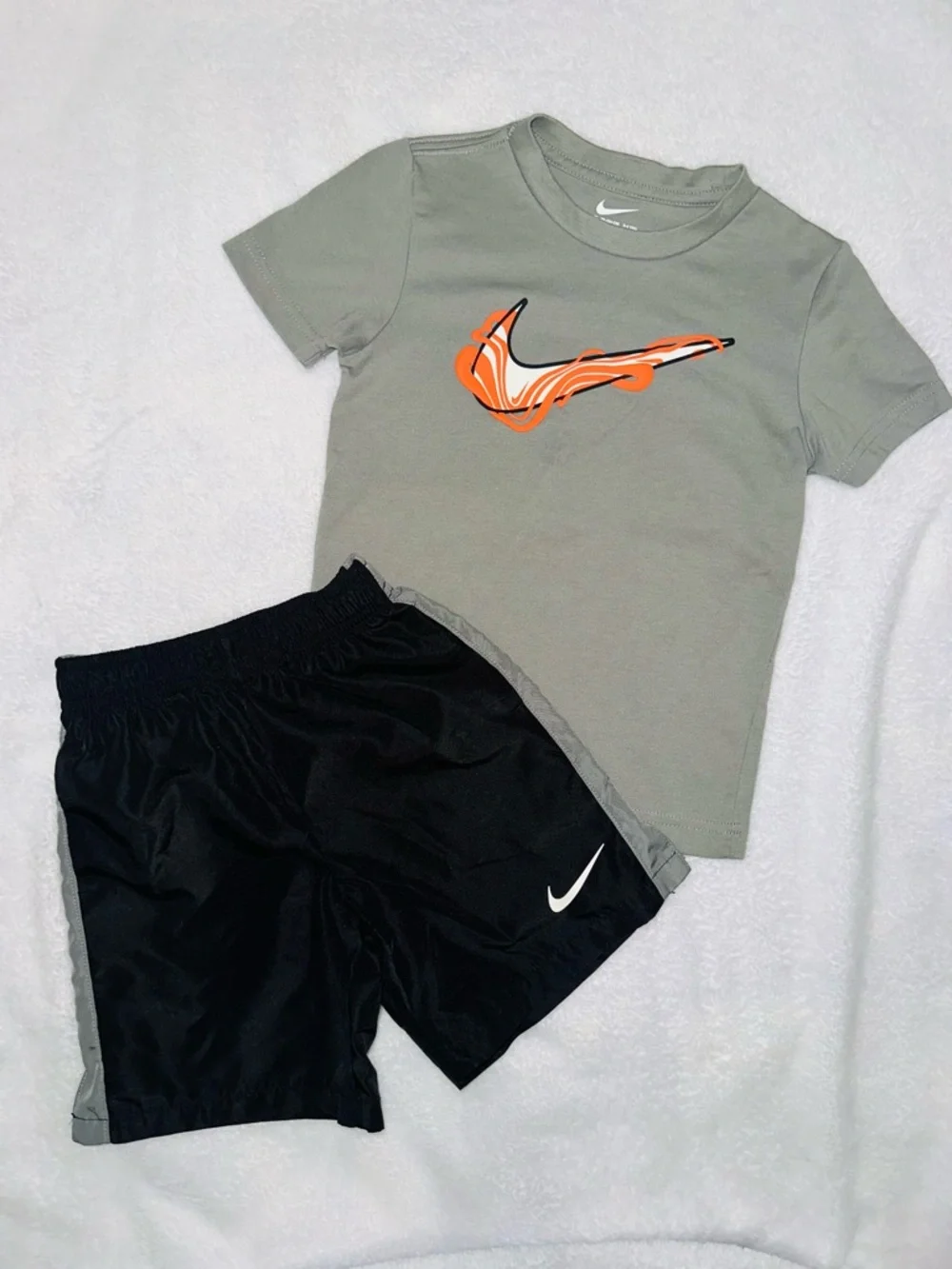 Nike Toddler Set - Picture 2 of 5